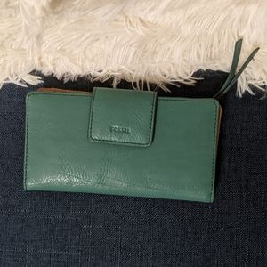 Like New Fossil Green Wallet